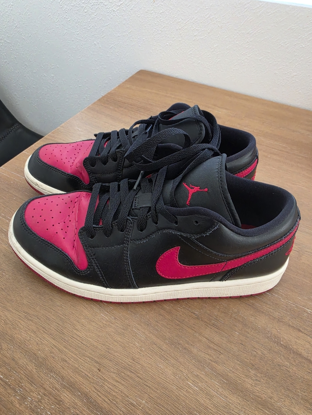 Jordan Air Retro Low, Black And Red, Womens 10 US